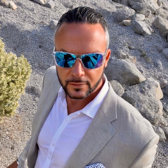 Meet your Posher, Rich - Picture 3 of 4